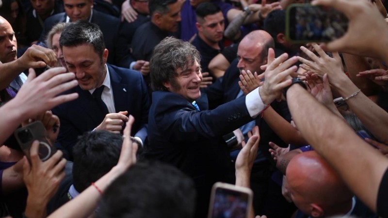 Milei fue recibido por una multitud