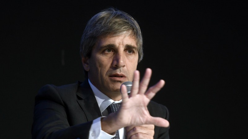 Luis Caputo descart la dolarizacin y confirm la continuidad del esquema cambiario