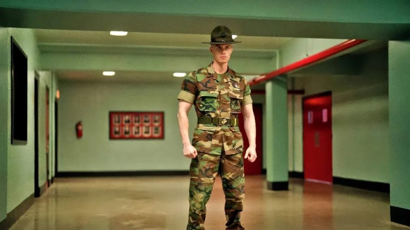 El papel de Max Parker en la nueva serie 'Reclutas' de Netflix