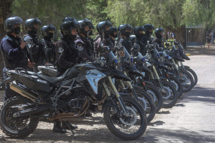 Sin patrulleros, el Gobierno apunta a las motos