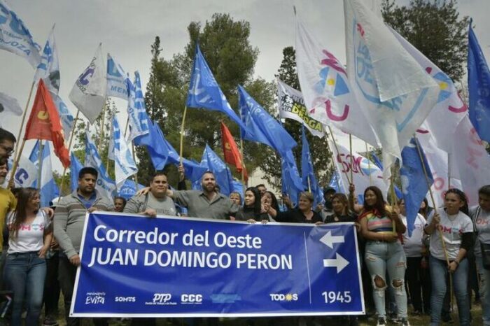 Manifestación contra el cambio de Av. Perón por Marciano Cantero