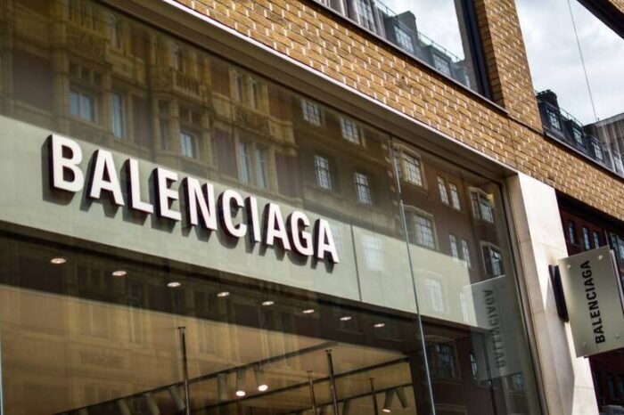 Crisis en Twitter: Balenciaga cierra su cuenta