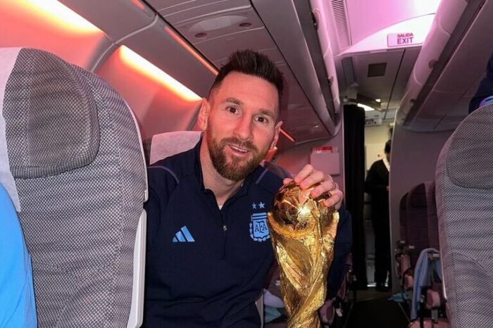 La intimidad del vuelo de los campeones hacia Argentina