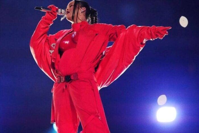 Rihanna deslumbró con su show en el Super Bowl 2023