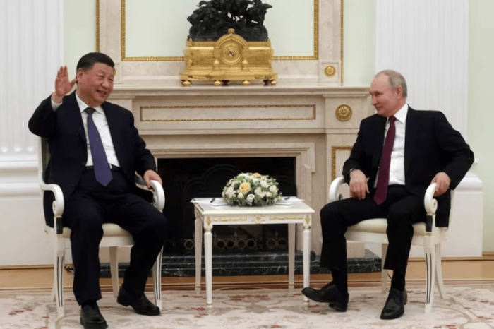 Xi Jinping y Putin se reúnen en una “visita de paz”