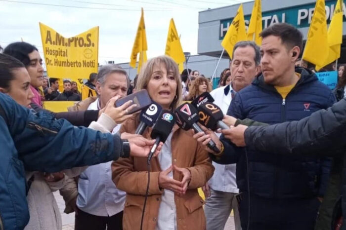 Médicos protestan en el Hospital Notti por una grave situación