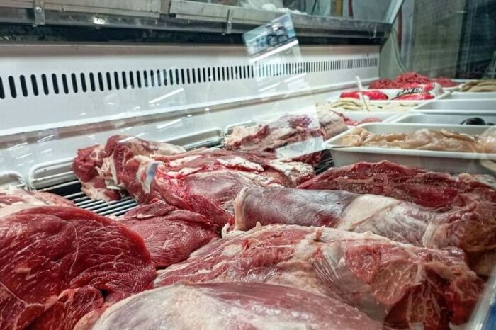 Versiones cruzadas por la suspensión de exportación de carne