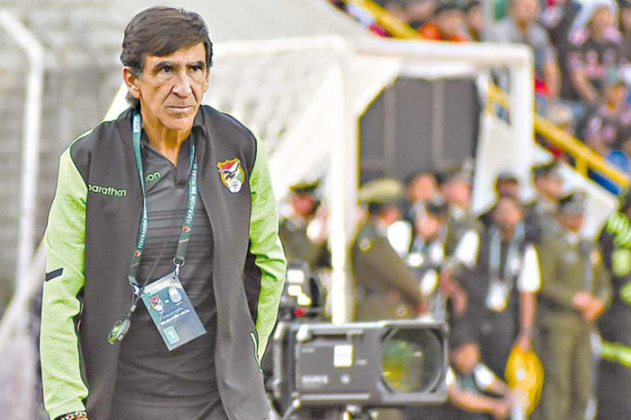 El DT de Bolivia destrozó a los jugadores tras perder 0-3: "Nos temblaban las piernas"