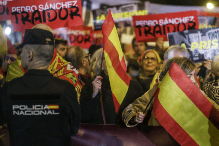 Tensión y protestas en España